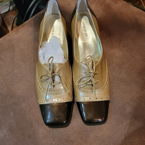 Anne Klein iflex AK Brown/Tan Tie-Up Color-Block Heeled Oxford Shoes/AKKarisse - Picture 1 of 11